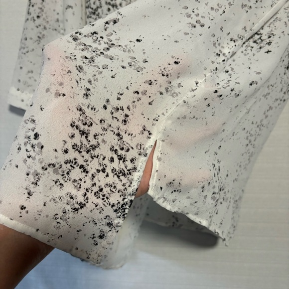 ana Lg Top 3/4 sleeves black white split 1/4 open front geometric print LIKE NEW - Picture 3 of 10